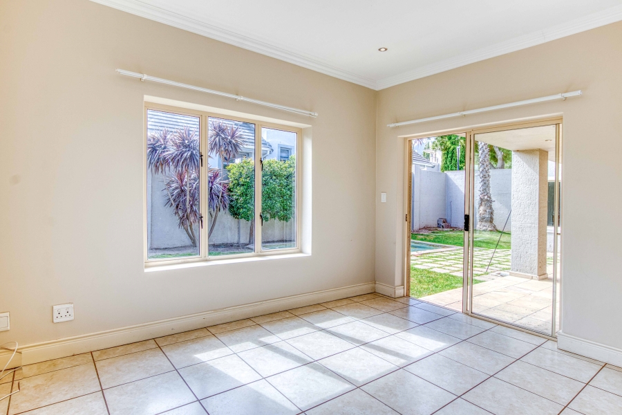 3 Bedroom Property for Sale in Bakkershoogte Western Cape